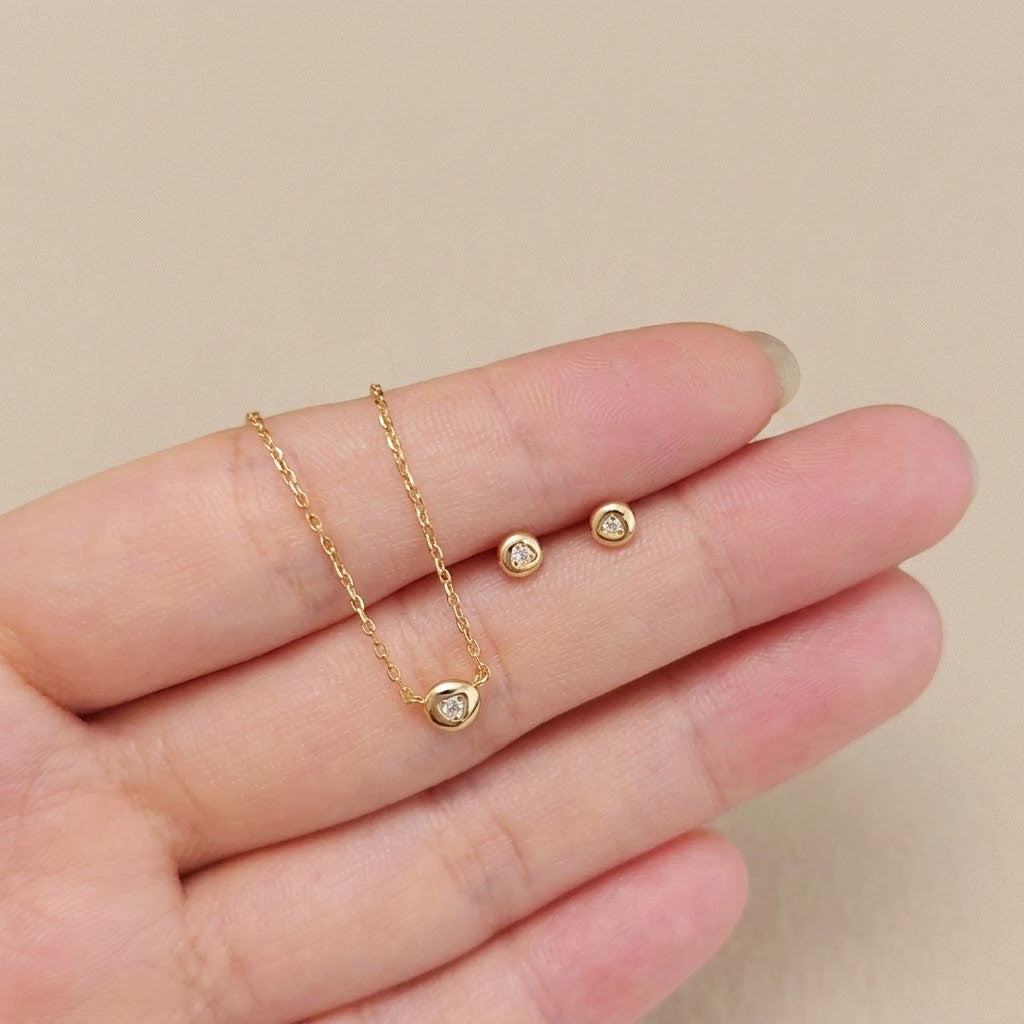 18K Gold Plated 925 Sterling Silver Heart Studs - Evelyn